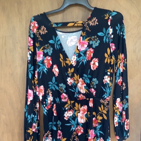 Relisted Loft dress floral print with cut out in back party event casual 6P - Picture 5 of 13